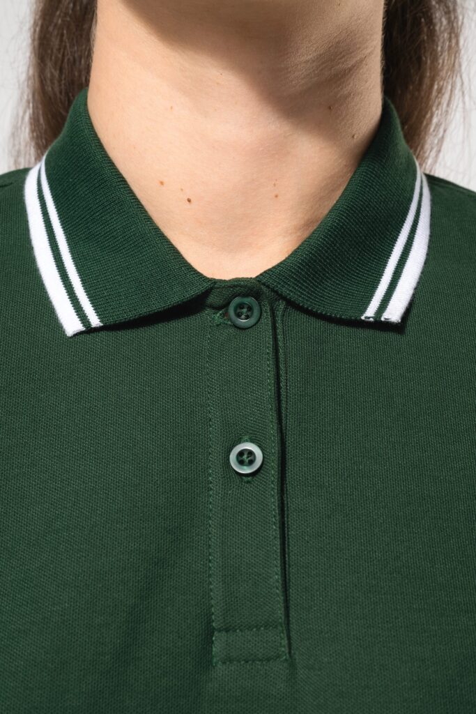 Polo femme manches courtes à liserés contrastés